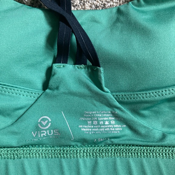 Virus Sports Bra green sz S removable pads compression fit NWOT - Picture 4 of 4